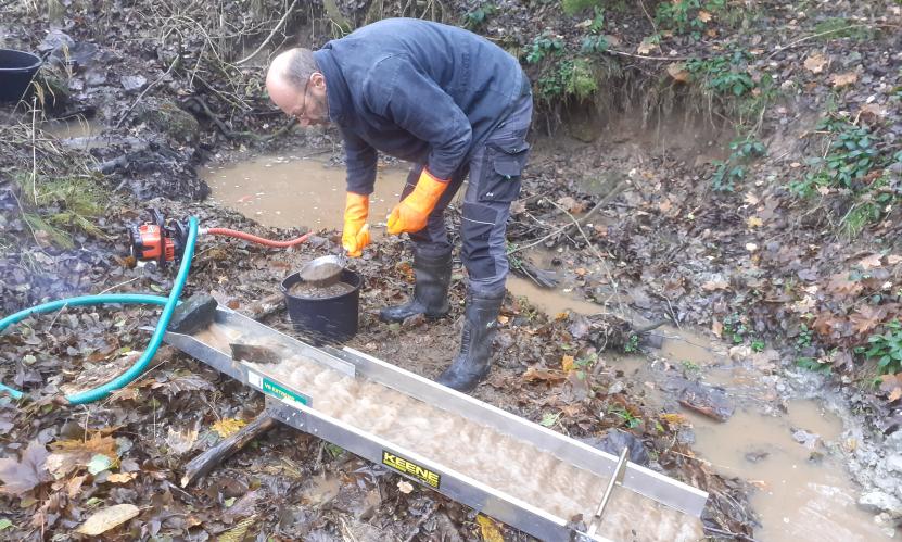 Collecting a large-volume heavy mineral sample