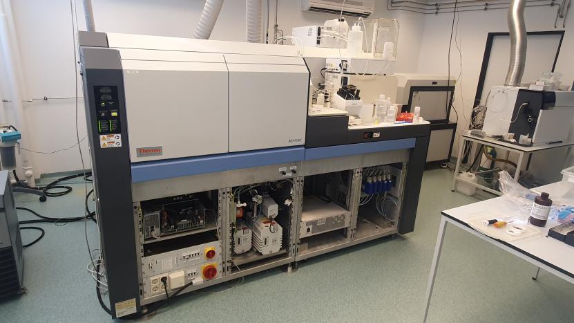 Multikolektorový hmotnostní spektrometr s indukčně vázanou plazmou (MC-ICP-MS) Thermo Scientific Neptune
