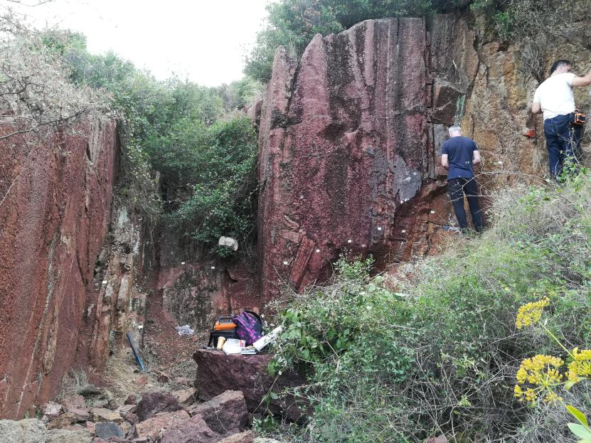 Collecting samples at the Col des Tribes profile