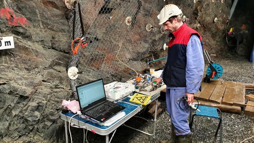 Water pressure test in well S-27 on the 12th floor of the Rožná Mine in the Bukov Underground Research Facility
