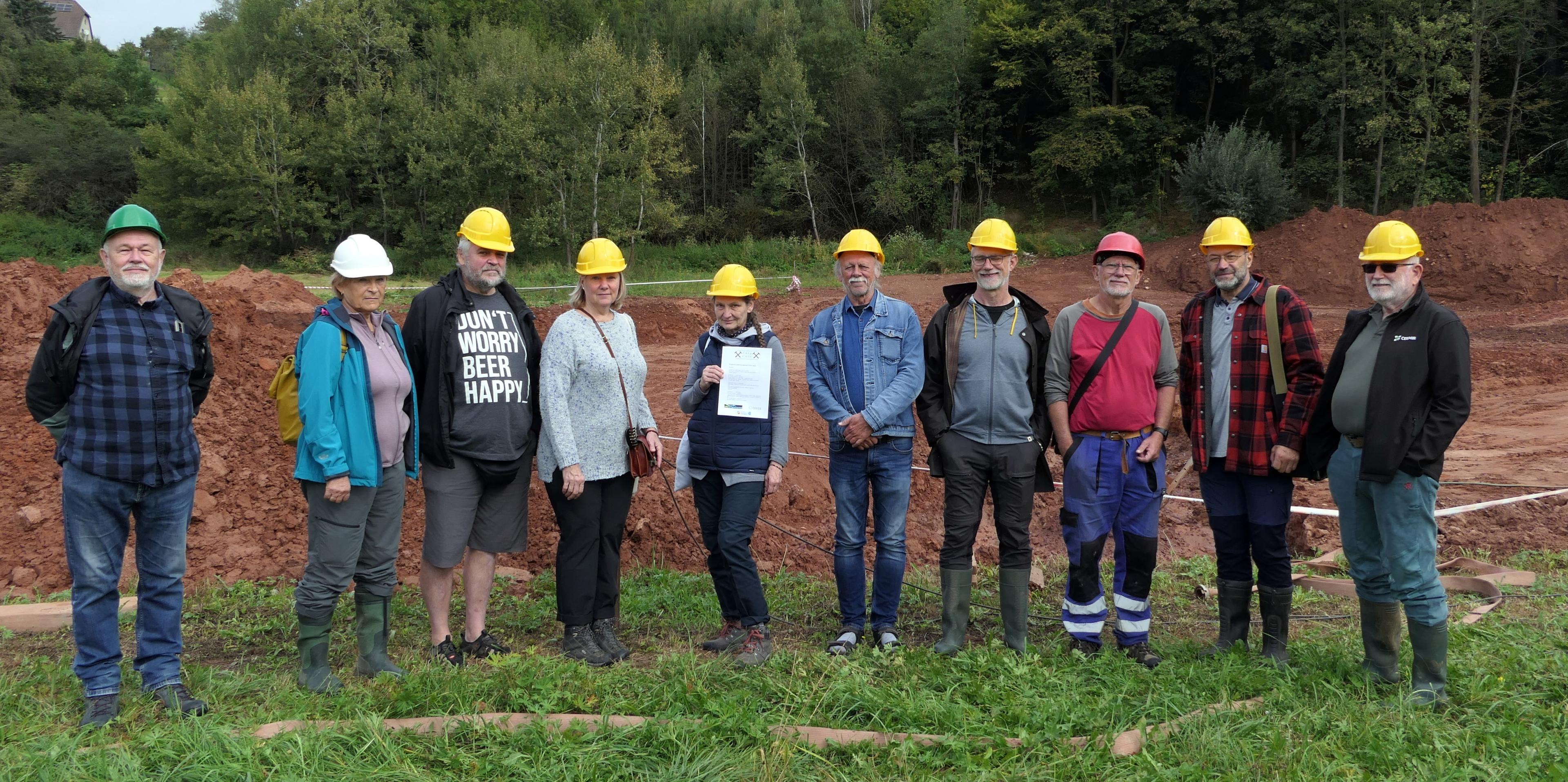 Účastníci odborného semináře České asociace ložiskových geologů na ložisku českého granátu Dolní Olešnice